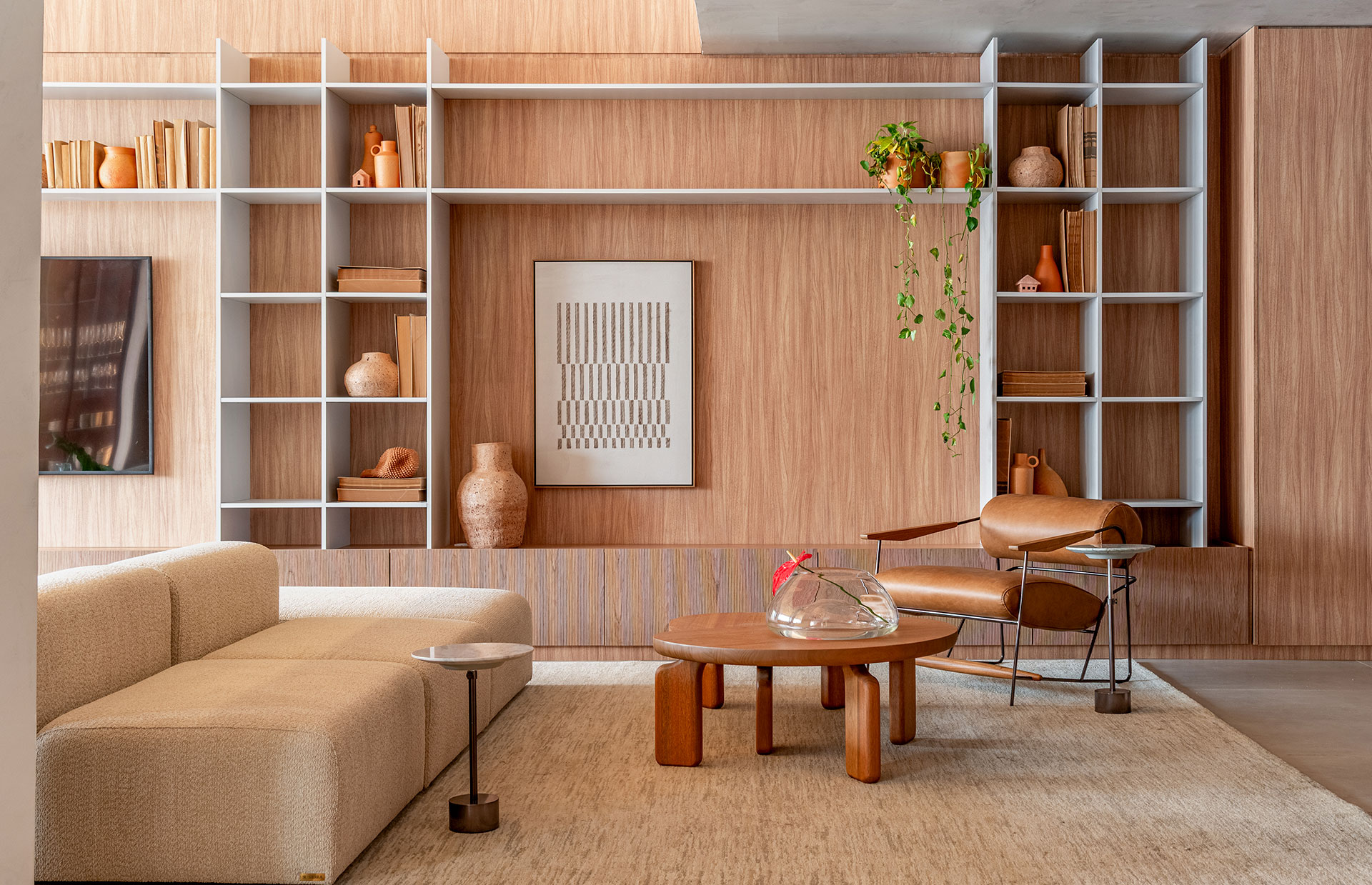 Design biofílico e composições sofisticadas marcam o novo showroom da Celmar Belém
